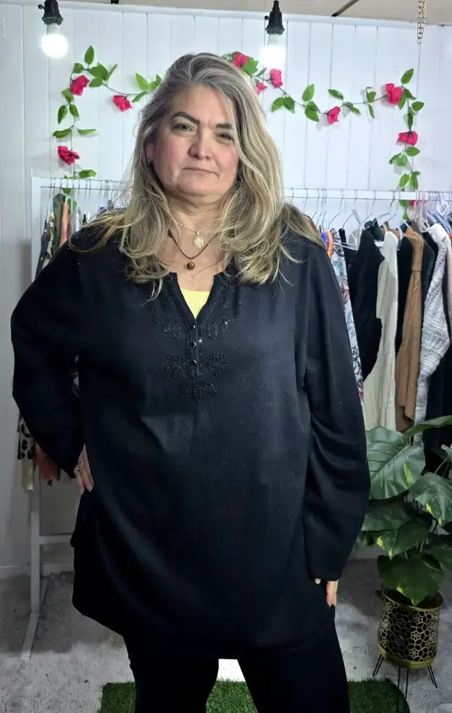 Sweater Adornado en el Cuello