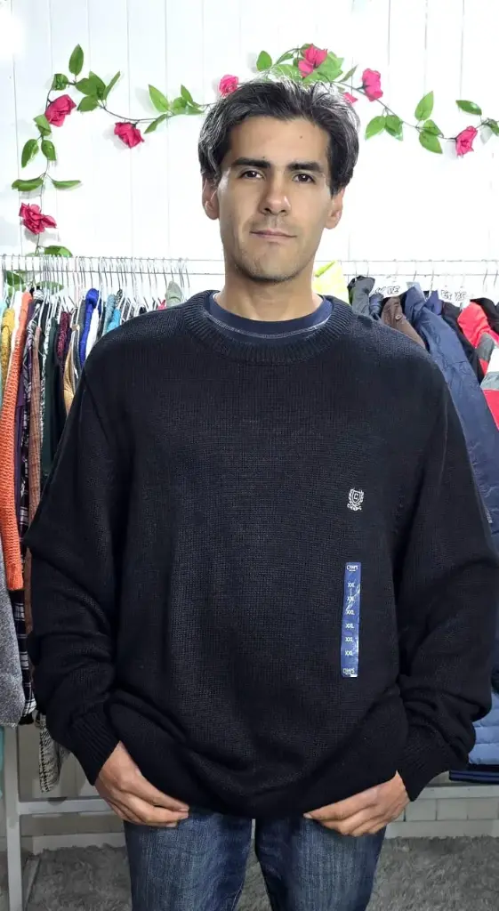 Sweater Negro Cuello Redondo 