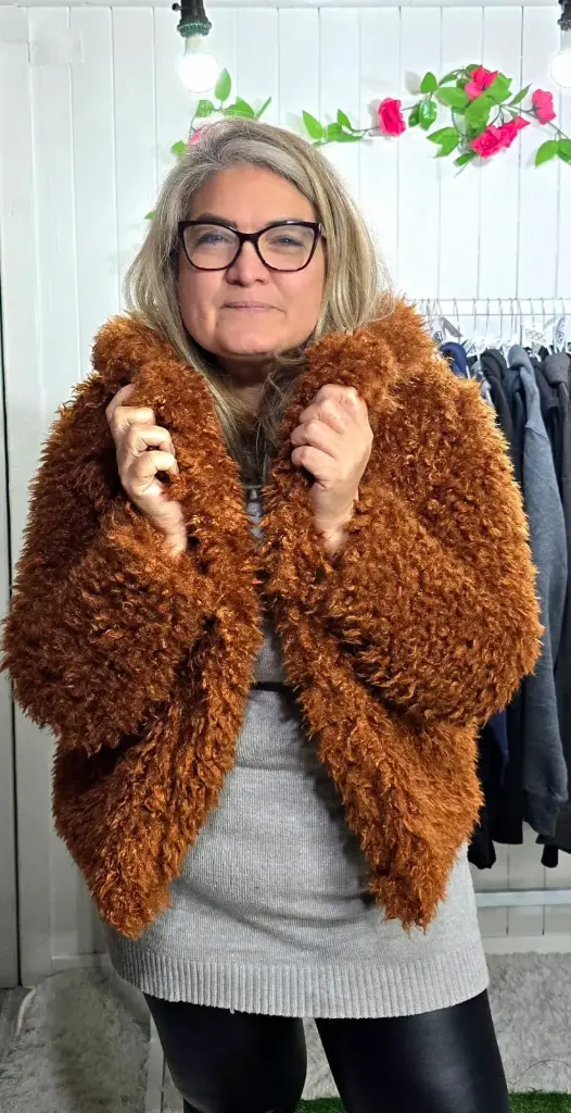 Abrigo Peludo Elegante 