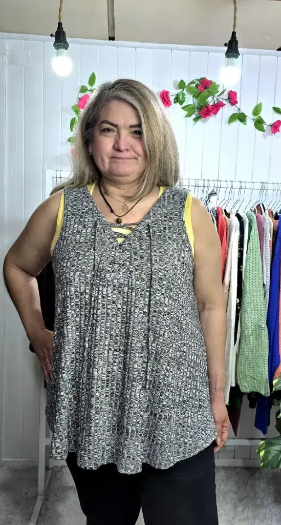 Musculosa con Escote Ajustable