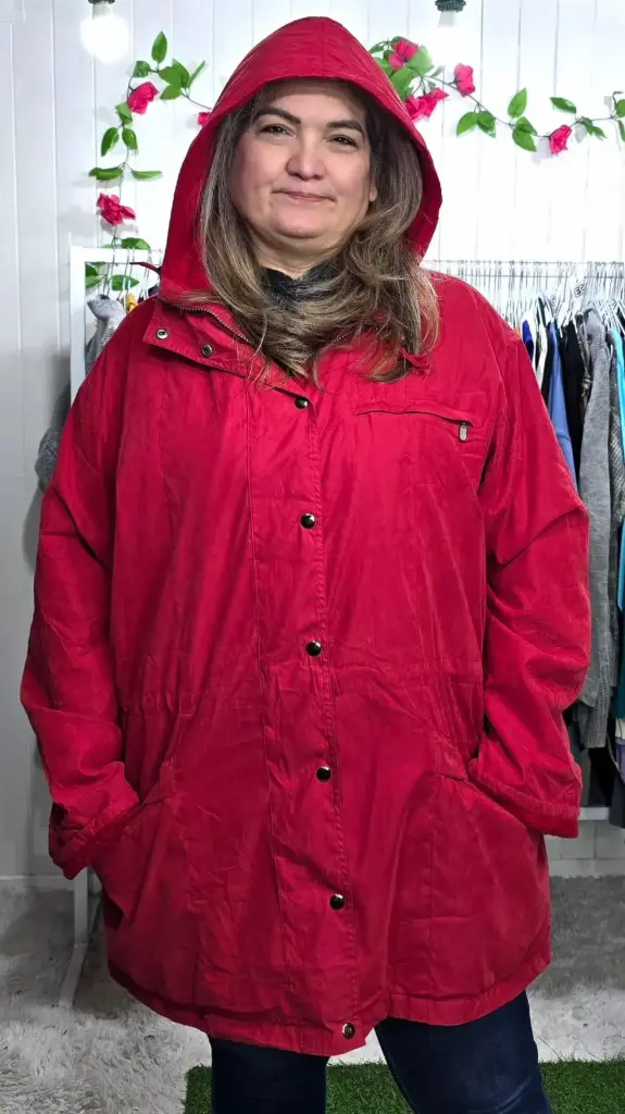 Parka Larga Roja con Gorro