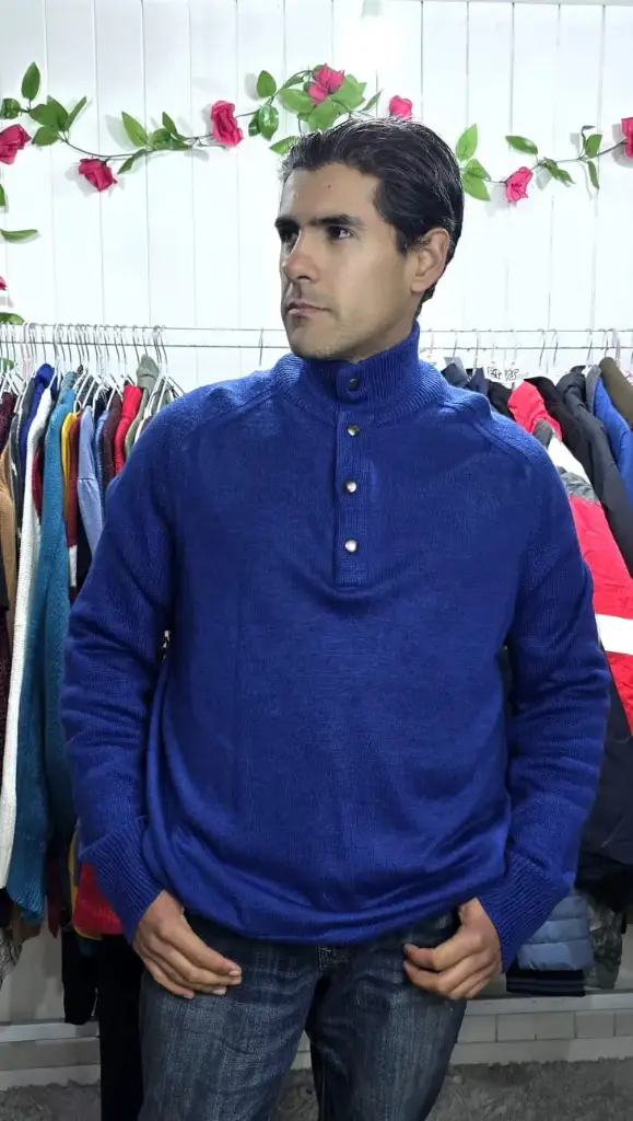Sweater Cuello con Broches 