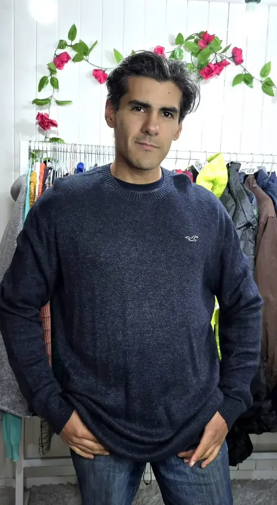 Sweater Cuello Redondo Gris  Oscuro