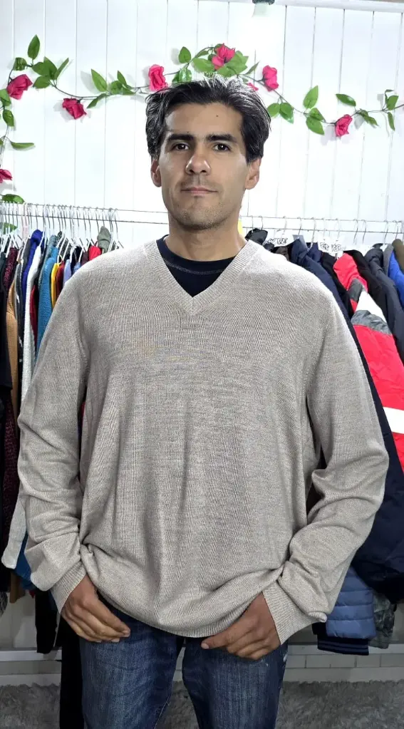 Sweater Cuello en V Beige