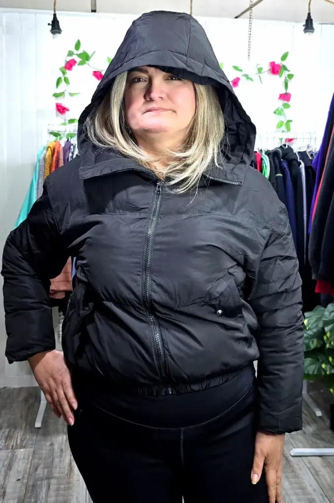 Parka Corta Negra con Gorro