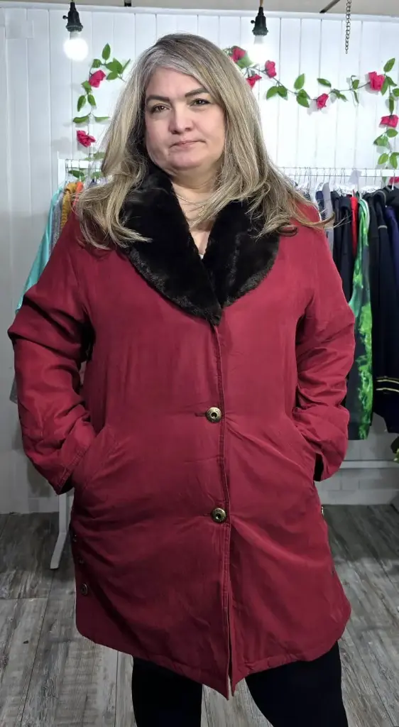Parka Cuello Peludo con Broches Metalizados