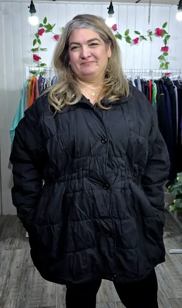 Parka Larga Negra con Botones Negros