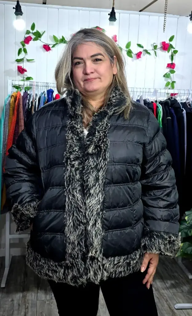 Chaqueta Bordes Peludos con Broches